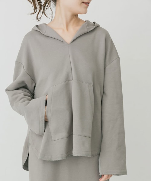 EKAL（エカル）の「EKAL　レイクショアキーネックフーディー（パーカー・レディース・カーキ/ベージュ/チャコール・FREE）」の3枚目の写真