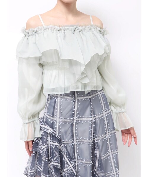 MERCURYDUO（マーキュリーデュオ）の「オフショルラッフルブラウス（シャツ/ブラウス・レディース・アイボリー/ピンク/ミントグリーン・F）」の2枚目の写真