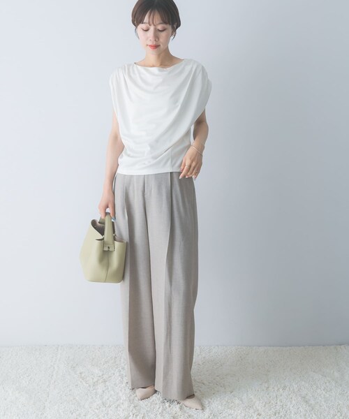URBAN RESEARCH ROSSO（アーバンリサーチロッソ）の「トリアセ混ドレープネックカットソー（Tシャツ/カットソー・レディース・OFF WHITE/BROWN・Free）」の8枚目の写真