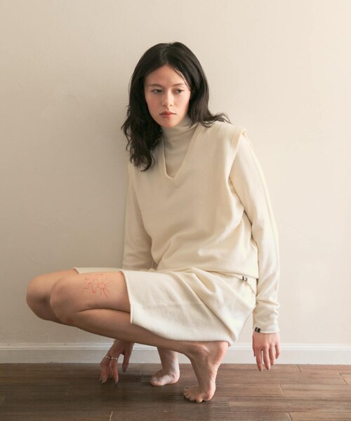 URBAN RESEARCH（アーバンリサーチ）の「Extreme Cashmere　spencer（ベスト・レディース・cream/raven/felt・-）」の13枚目の写真