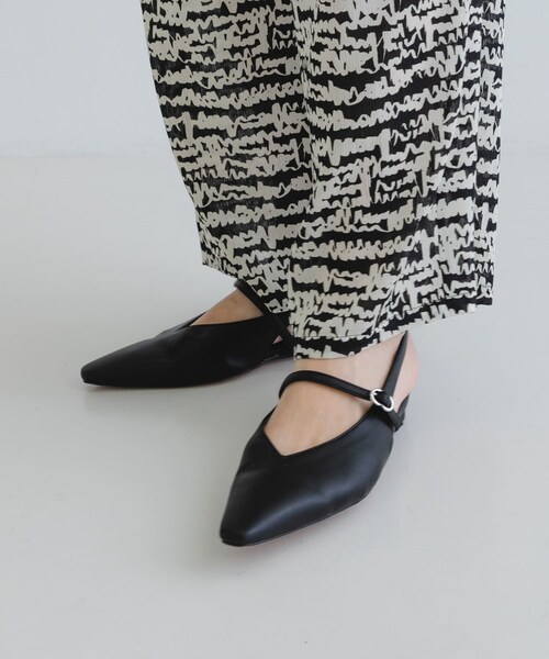 URBAN RESEARCH（アーバンリサーチ）の「『別注』 MILLIWM×URBANR　Vカットスリングバッグパンプス（パンプス・レディース・ブラック/イエローベージュ・36/36.5/37/37.5）」の8枚目の写真