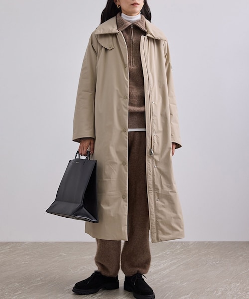 ADAM ET ROPE'(アダムエロペ)の「【J'aDoRe・店舗限定】【DESCENTE ALLTERRAIN(デサント オルテライン)for SALON】別注ステンカラーパフコート(ステンカラーコート・レディース・ブラウン/ベージュ系・F)」の4枚目の写真