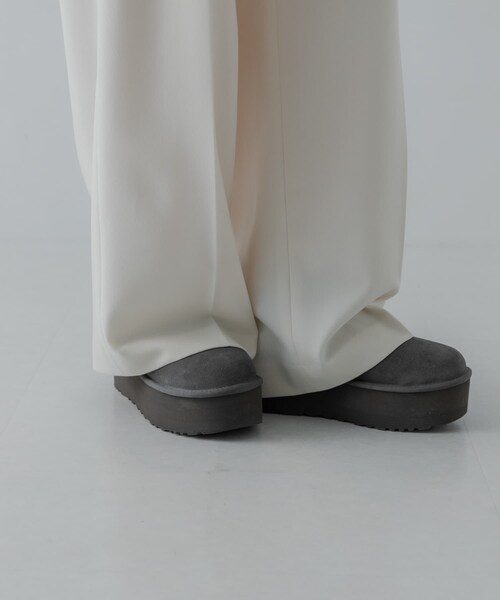 URBAN RESEARCH（アーバンリサーチ）の「UGG　ULTRA MINI PLATFORM（ブーツ・レディース・CHARCOAL/BLACK/CHESTNUT・22/23/24/25）」の15枚目の写真