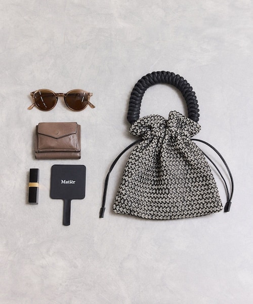 ADAM ET ROPE'（アダムエロペ）の「ブレイドハンドル巾着バッグ（ショルダーバッグ・レディース・ブラック/ホワイト・F）」の4枚目の写真