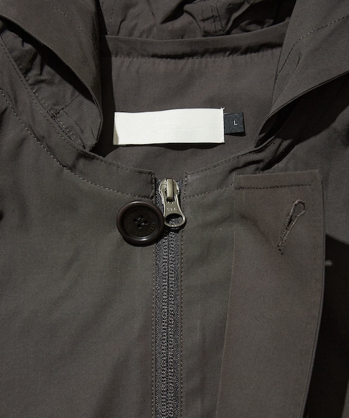 ADAM ET ROPE'（アダムエロペ）の「【AMOMENTO/アモーメント】COTTON NYLON VOLUME JUMPER（その他アウター・メンズ・チャコール/ライトグレー・L/M）」の6枚目の写真