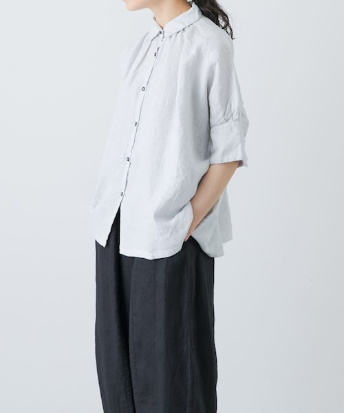 かぐれ(カグレ)の「Honnete Half-Sleeve Gather Shirts(シャツ/ブラウス・レディース・Ice Grey/Coral/Bk Choco・one)」の2枚目の写真