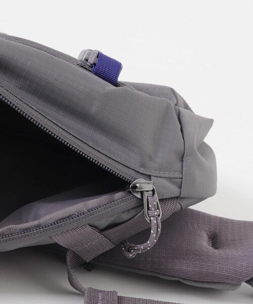 URBAN RESEARCH DOORS（アーバンリサーチドアーズ）の「patagonia　ATOM SLING 8L（ショルダーバッグ・メンズ・BLK/MYGR/SMDB/BYFG・One）」の13枚目の写真