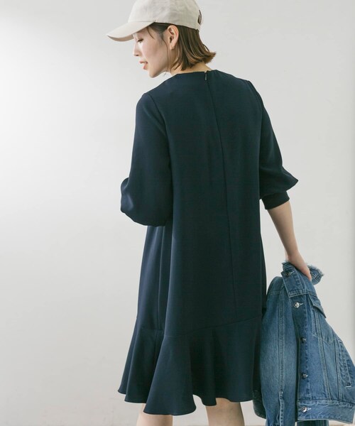 URBAN RESEARCH ROSSO（アーバンリサーチロッソ）の「F by ROSSO　ジョーゼット裾フレアワンピース∴（ワンピース・レディース・NAVY/L/GRAY/BEIGE・FREE）」の18枚目の写真