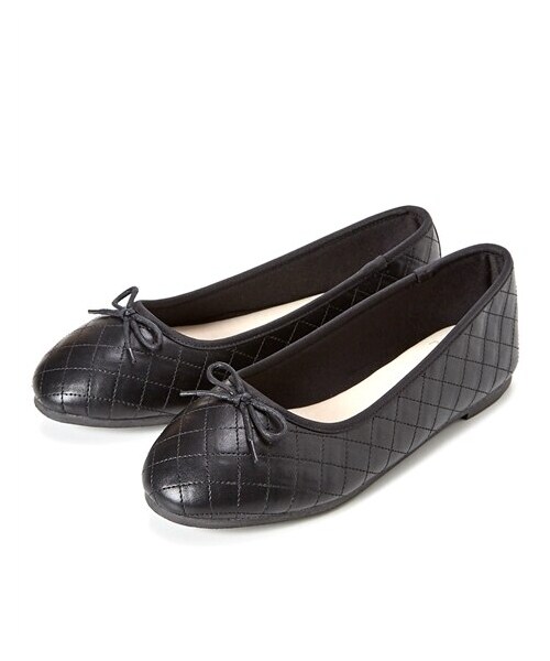 nissen（ニッセン）の「【ゆったり幅広】やわらかバレエシューズ（低反発中敷）（ワイズ４Ｅ）（バレエシューズ・メンズ・黒(スエード調)/グレー(スエード調)/ネイビー(スエード調)/レオパード(スエード調)/オーク(スエード調)/【移行済】バイオレット(スエード調)/ブラウン(クロコ型押し)/【移行済】チェック柄/【移行済】ツイード/黒(キルティング柄)/黒(スムース)/シャンパンゴールド(グリッター)/黒(エナメル調)/グレージュ(エナメル調)/ネイビーデニム/シルバー(グリッター)/【移行済】ラベンダー(スエード調)/赤(エナメル調)/【移行済】グレーヘンプ(生地)/ベージュ(パイソン柄)/ホワイト(スムース)/キャメル(メッシュ型押し)/イエロー(スムース)/【移行済】オーク(スムース)/【移行済】ラベンダー(スムース)/ピスタチオ(スエード調)/ライトベージュクロコ/チョコブラウン(スエード調)/オレンジ(スエード調)/黒(クロコ型押し)/ブラウン(チェック柄)/ホワイト(エナメル調)/シルバー/アイボリーキルティング/黒(ラメツイード調)・M=23.0~23.5cm/4E/L=24.0~24.5cm/4E/LL=25.0~25.5cm/4E/3L=26.0~26.5cm/4E）」の4枚目の写真