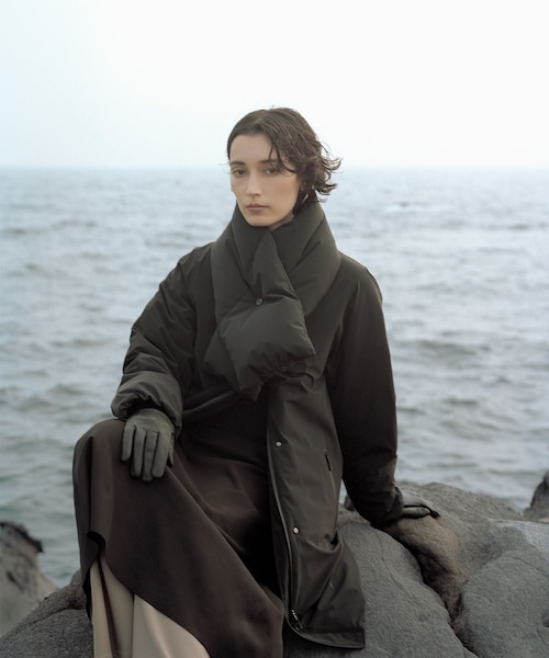 ADAM ET ROPE'(アダムエロペ)の「【J'aDoRe・店舗限定】【DESCENTE ALLTERRAIN(デサント オルテライン)】 INVISIBLE DOWN COAT INV-03L(ダウンジャケット/コート・レディース・ブラック/オフホワイト・M/S)」の8枚目の写真