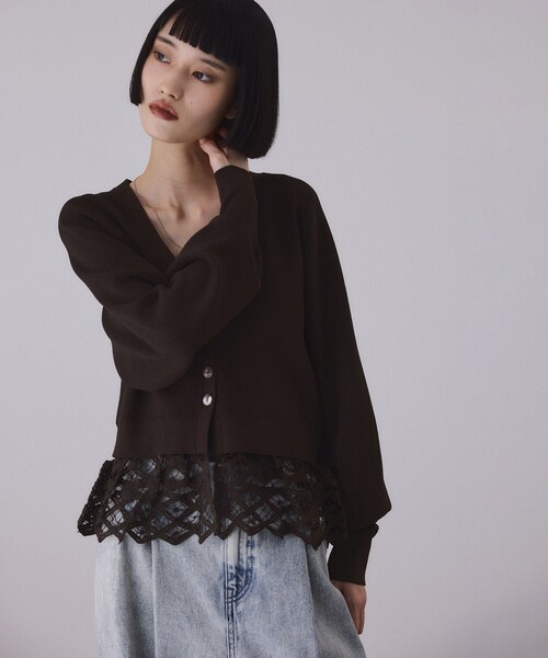 ADAM ET ROPE'（アダムエロペ）の「バテンレースコンビニットカーディガン（カーディガン/ボレロ・レディース・ブラック/ダークブラウン/キナリ・F）」の8枚目の写真
