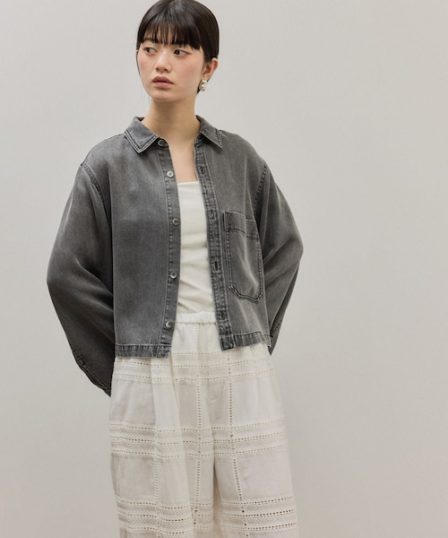 ADAM ET ROPE'(アダムエロペ)の「ライトデニムシャツ(シャツ/ブラウス・レディース・ブラック/ブルー系/サックス・F)」の15枚目の写真