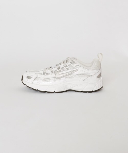 URBAN RESEARCH DOORS(アーバンリサーチドアーズ)の「NIKE P-6000 PS(KIDS)(スニーカー・キッズ・WHITE/METALLIC・19/20/21/22)」の5枚目の写真