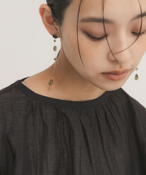 KBF（ケイビーエフ）の「シズクピアス（ピアス（両耳用）・レディース・CLEAR/KHAKI・One）」の6枚目の写真