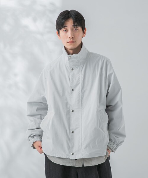 URBAN RESEARCH（アーバンリサーチ）の「new basic VINTAGE NYLON STAND BLOUSON（ブルゾン・メンズ・ICE GRAY/BLACK/CHARCOAL・M/L）」の9枚目の写真