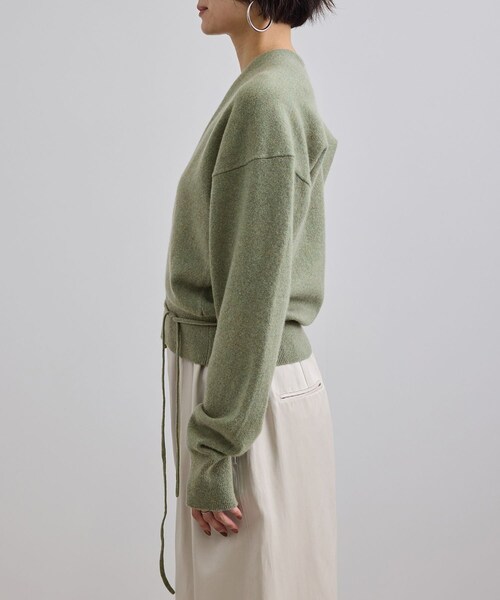ADAM ET ROPE'（アダムエロペ）の「【extreme cashmere（エクストリーム・カシミア）】ella ニットカーディガン（カーディガン/ボレロ・レディース・グリーン系/カーキ系・F）」の14枚目の写真