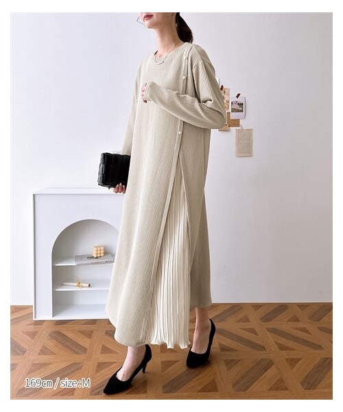 nissen（ニッセン）の「ふんわりリブニットソー　プリーツ切替ワンピース（ワンピース・レディース・ブラック/モカ/ネイビー/グレージュ・M/L/LL/3L/4L/5L/6L）」の5枚目の写真