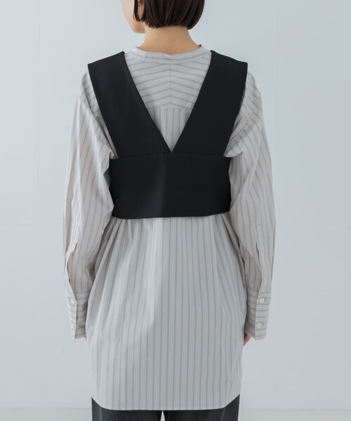 URBAN RESEARCH（アーバンリサーチ）の「Vネックショート丈ベスト（ベスト・レディース・BROWN/BLACK・FREE）」の13枚目の写真