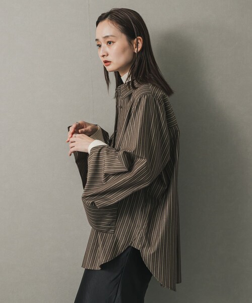 SENSE OF PLACE by URBAN RESEARCH（センスオブプレイスバイアーバンリサーチ）の「スリットスリーブルーズシャツ（シャツ/ブラウス・レディース・IVORY/L.BLUE/BLU×WHT/BRN×BEG・one）」の15枚目の写真