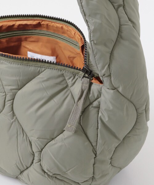 SENSE OF PLACE by URBAN RESEARCH（センスオブプレイスバイアーバンリサーチ）の「TAION　ミリタリーバナナショルダーダウンバッグM（ショルダーバッグ・メンズ・BLACK/D.CHARCOAL/D.S.GRN・One）」の13枚目の写真