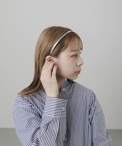 SMELLY（スメリー）の「スリムフェイクレザーカチューシャ（カチューシャ・レディース・BLK/SLV・-）」の12枚目の写真
