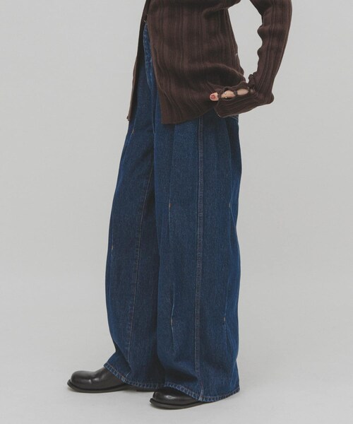KBF（ケイビーエフ）の「タックWIDEデニム（デニムパンツ・レディース・L.BLUE/BLUE・36/38）」の14枚目の写真