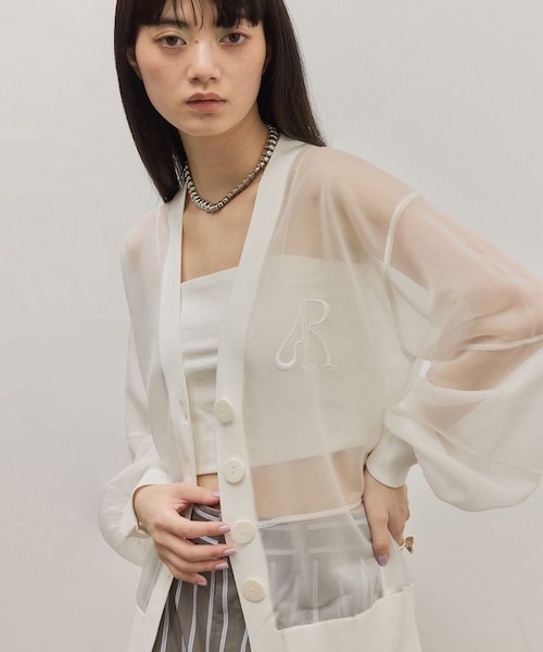 ADAM ET ROPE'(アダムエロペ)の「【サステナブル】シアーロゴカーディガン(カーディガン/ボレロ・レディース・ブラック/ホワイト/ブルー系・F)」の1枚目の写真