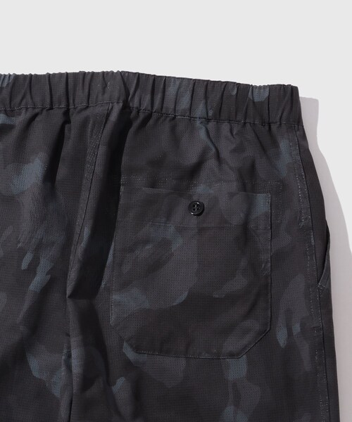 ADAM ET ROPE'(アダムエロペ)の「メッシュプリント カーゴパンツ(カーゴパンツ・メンズ・ブラック系/カーキ系・L/M)」の14枚目の写真