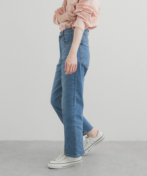 URBAN RESEARCH DOORS(アーバンリサーチドアーズ)の「LEVI’S Exclusive ANKLESEAMEDEAGE(デニムパンツ・レディース・ブルー・26/27/28)」の6枚目の写真
