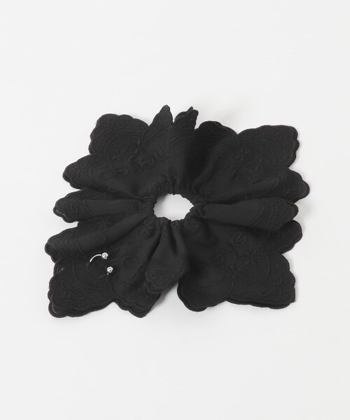 URBAN RESEARCH ROSSO（アーバンリサーチロッソ）の「heyep　PIERCED LACE SCRUNCHIE（ヘアゴム・レディース・WHITE/BLACK・-）」の2枚目の写真