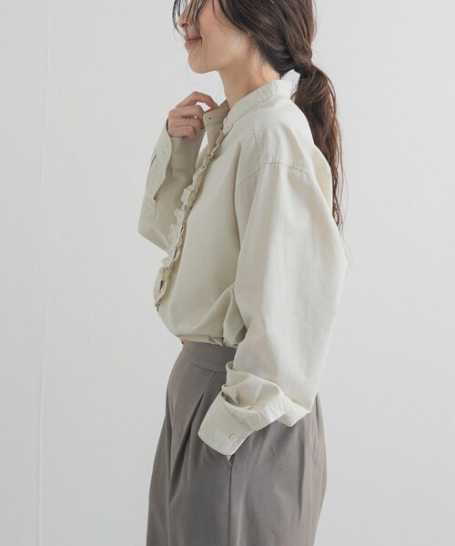 URBAN RESEARCH DOORS(アーバンリサーチドアーズ)の「フロントフリルシャツ(シャツ/ブラウス・レディース・NATURAL/INDIGO・Free)」の7枚目の写真