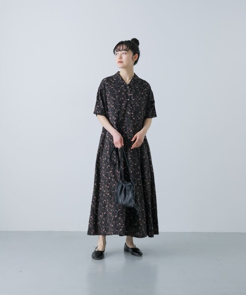 かぐれ　小花柄プリントワンピース　0サイズ　チャコール かぐれ（カグレ）の「小花柄プリントワンピース（ワンピース）」 - WEAR