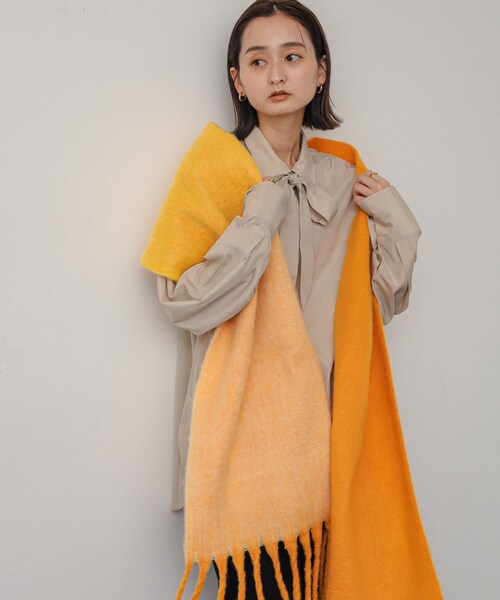 SENSE OF PLACE by URBAN RESEARCH（センスオブプレイスバイアーバンリサーチ）の「『一部WEB限定カラー』パネルボーダーストール（マフラー・レディース・RED/GREEN/YELLOW/ORANGE・one）」の4枚目の写真