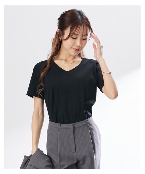 nissen（ニッセン）の「【大きい胸専用】汗染み防止Vネック美ライン半袖Tシャツ（Tシャツ/カットソー・レディース・ブラック/モスカーキ・FM/FL/FLL）」の4枚目の写真