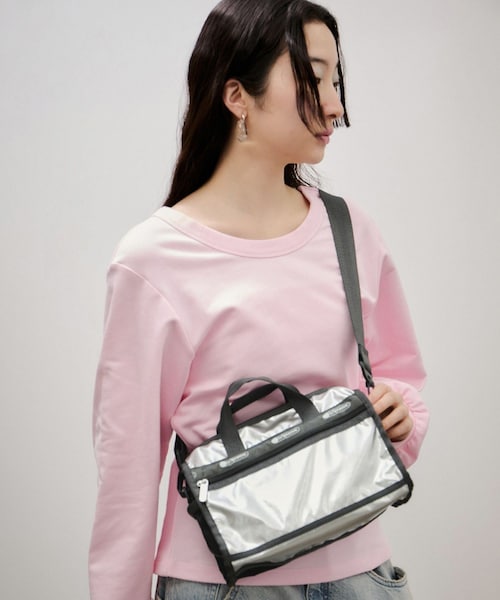 ADAM ET ROPE'（アダムエロペ）の「【LeSportsac for ADAM ET ROPE'】Exclusive Mini Duffel Crosbody（ショルダーバッグ・レディース・シルバー・F）」の10枚目の写真