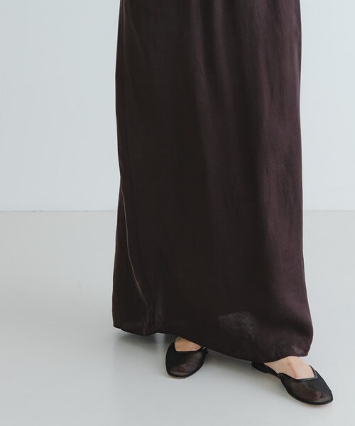 URBAN RESEARCH（アーバンリサーチ）の「『2サイズ展開』キュプラサテンストレートスカート（スカート・レディース・BEIGE/BLACK/BROWN・36/38）」の22枚目の写真