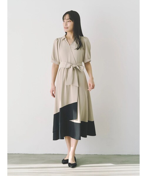 TONAL(トーナル)の「バイカラーカシュクールワンピース(ワンピース・レディース・オフホワイト/ネイビー/ベージュ・M)」の6枚目の写真