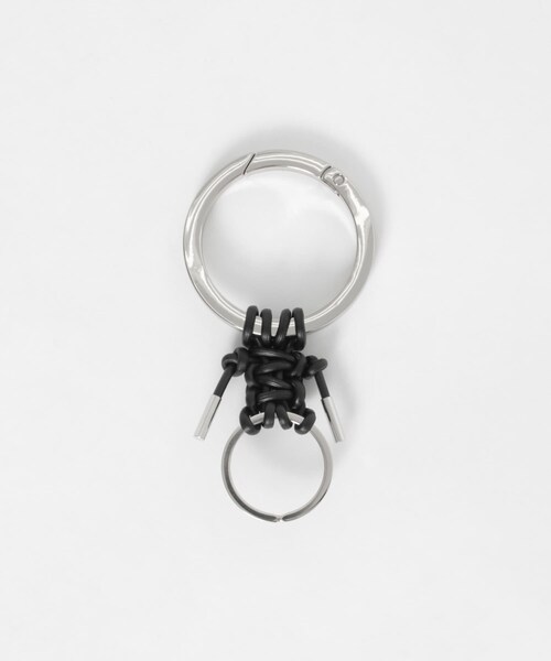 URBAN RESEARCH（アーバンリサーチ）の「ITTI　CRISTY KNOTMAN RING（キーホルダー・レディース・BLACK/IVORY・-）」の6枚目の写真