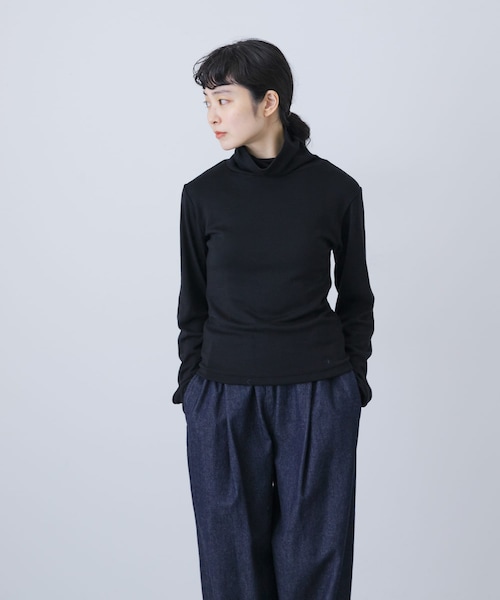 かぐれ(カグレ)の「HAVERSACK ウールフライスタートルネックシャツ(ニット/セーター・レディース・White/Black・1)」の2枚目の写真