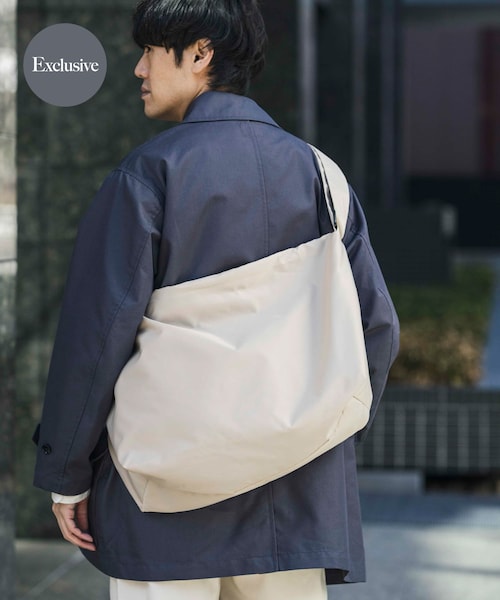 URBAN RESEARCH DOORS(アーバンリサーチドアーズ)の「『撥水』『別注』YAKPAK×DOORS SHOULDER BAG(ショルダーバッグ・メンズ・CHARCOAL 2/BLACK/GREIGE/CHARCOAL/GREIGE 2・-)」の4枚目の写真