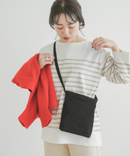 ITEMS URBANRESEARCH（アイテムズ アーバンリサーチ）の「PIG LEATHER ミニショルダーバッグ（ショルダーバッグ・メンズ・BLK/BEG/GRY・-）」の8枚目の写真