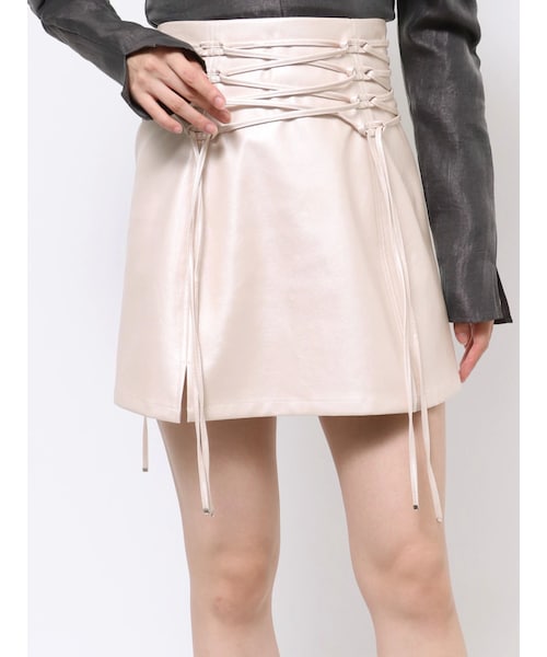 EATME（イートミー）の「フェイクレザーレースアップミニスカート（スカート・レディース・アイボリー/ブラック/シルバー・S/M）」の4枚目の写真