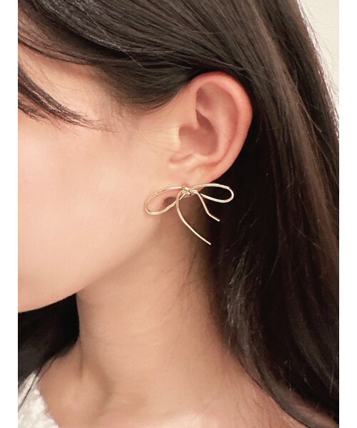 RESEXXY（リゼクシー）の「ナローリボンピアス（ピアス（両耳用）・レディース・シルバー/ゴールド・F）」の4枚目の写真