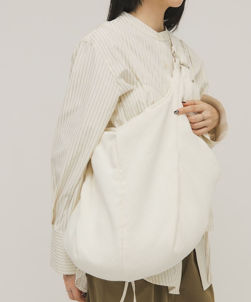 KBF（ケイビーエフ）の「パイル2WAYイージーBAG（トートバッグ・レディース・IVORY/NAVY・One）」の5枚目の写真