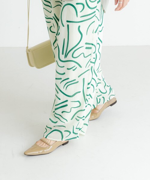 URBAN RESEARCH（アーバンリサーチ）の「ポインテッドバックストラップシューズ（パンプス・レディース・BLACK/BEIGE・36/37/38/39）」の2枚目の写真