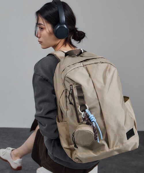 ADAM ET ROPE'(アダムエロペ)の「【WEB限定】ラウンドポーチ&エコバッグ付きリュック(バックパック/リュック・レディース・ブラック/グレー/グレー系・F)」の6枚目の写真