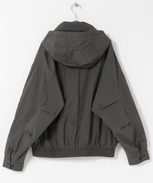 EKAL(エカル)の「and wander WATER REPELLENT LIGHT JACKET2(ブルゾン・メンズ・CHARCOAL/PINK・M/L)」の7枚目の写真