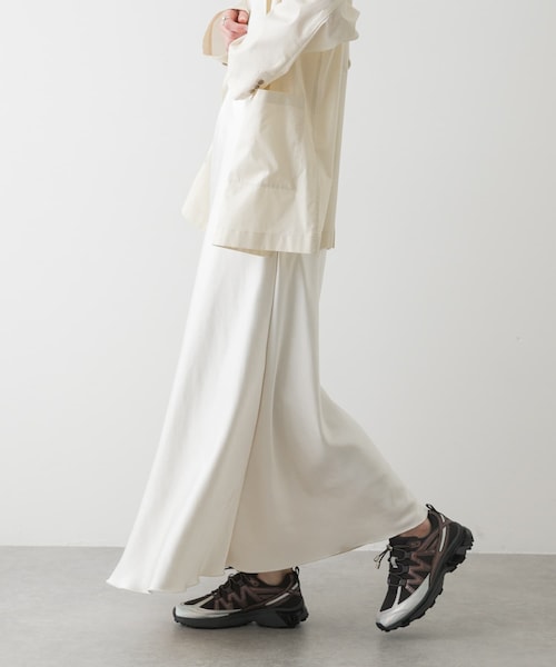 SENSE OF PLACE by URBAN RESEARCH（センスオブプレイスバイアーバンリサーチ）の「『一部WEB限定カラー』ナローサテンスカート（スカート・レディース・BLACK/IVORY/CHARCOAL/YELLOW/SILVER・S/M/TALL）」の12枚目の写真