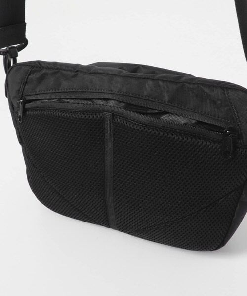 URBAN RESEARCH DOORS(アーバンリサーチドアーズ)の「fulcro runner(ショルダーバッグ・メンズ・BLACK/D.GRAY・-)」の12枚目の写真