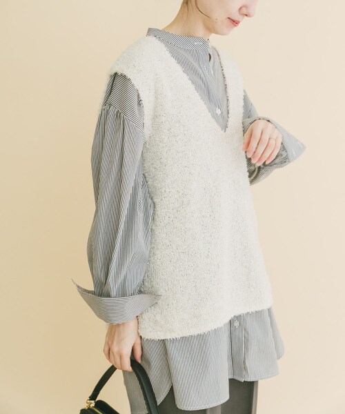 ITEMS URBANRESEARCH(アイテムズ アーバンリサーチ)の「リボンヤーンベスト(ニット/セーター・レディース・OFF/BLK/CHA・Free)」の1枚目の写真